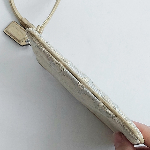 NWOT Coach Beige/Cream Signature With Gold Leather Trim Wristlet - Picture 6 of 8